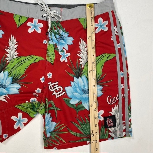 Hurley Phantom 47 St Louis Cardinals Board Shorts Mens 33 Red Floral MLB Swim - Picture 8 of 9